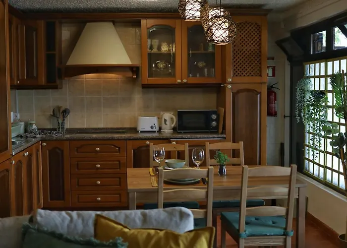 Banyan Tree بيت للعطل Óbidos